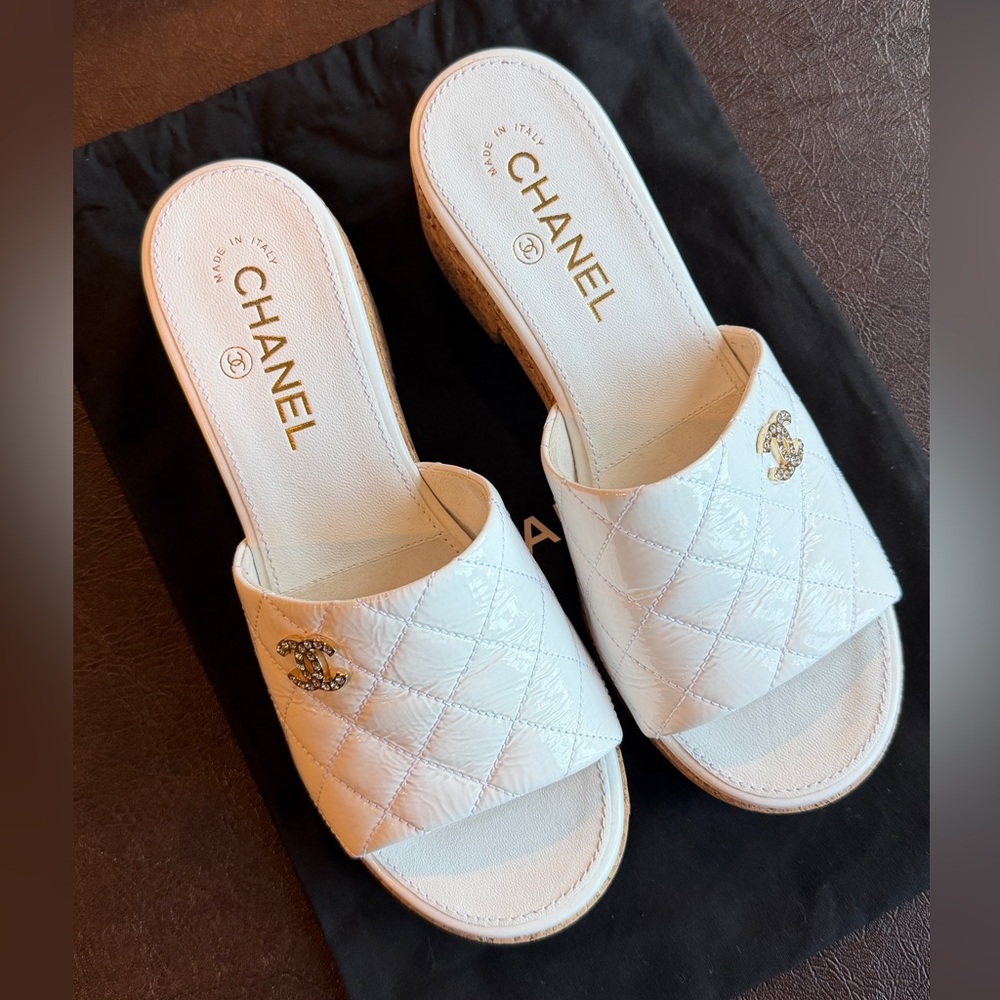 🤍Chanel🤍25C Patent Leather and Cork Heeled Sandals